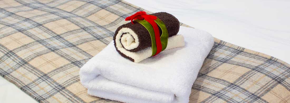 Towel Art Tuesday: How to create a festive yule log